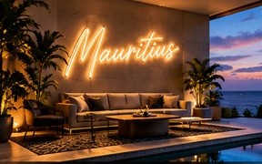 Mise en situation : néon Mauritius dans le salon d'une villa face à la mer